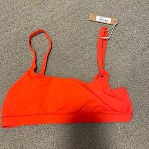 Skims fits everyone scoop neck. Brand new